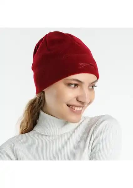 Slazenger BENT Polar Unisex Bere: Kışın Sıcak ve Şık Bir Aksesuar Tercihi