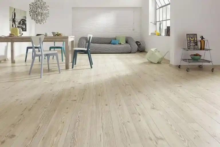 Ahşap Zeminlerin Seramik Fayansla Değiştirilmesi: Avantajlar, Dezavantajlar ve Dikkat Edilmesi Gerekenler