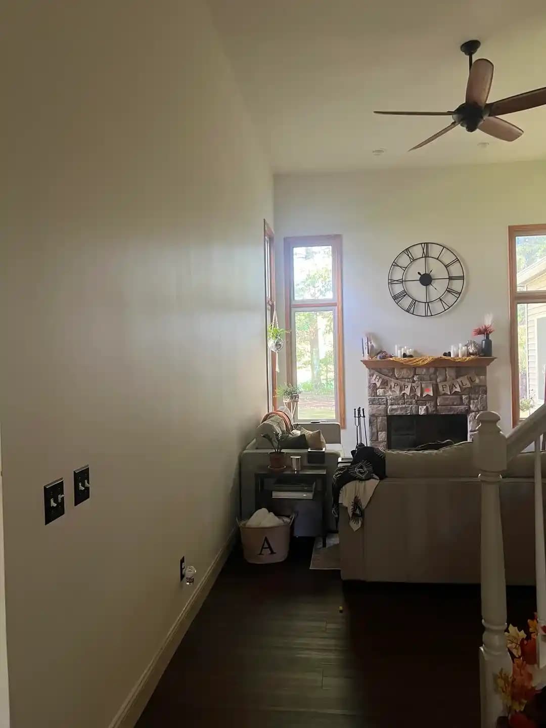 Boş Duvarlar İçin Estetik Dekorasyon ve Kanepe Üstü Tasarım Önerileri