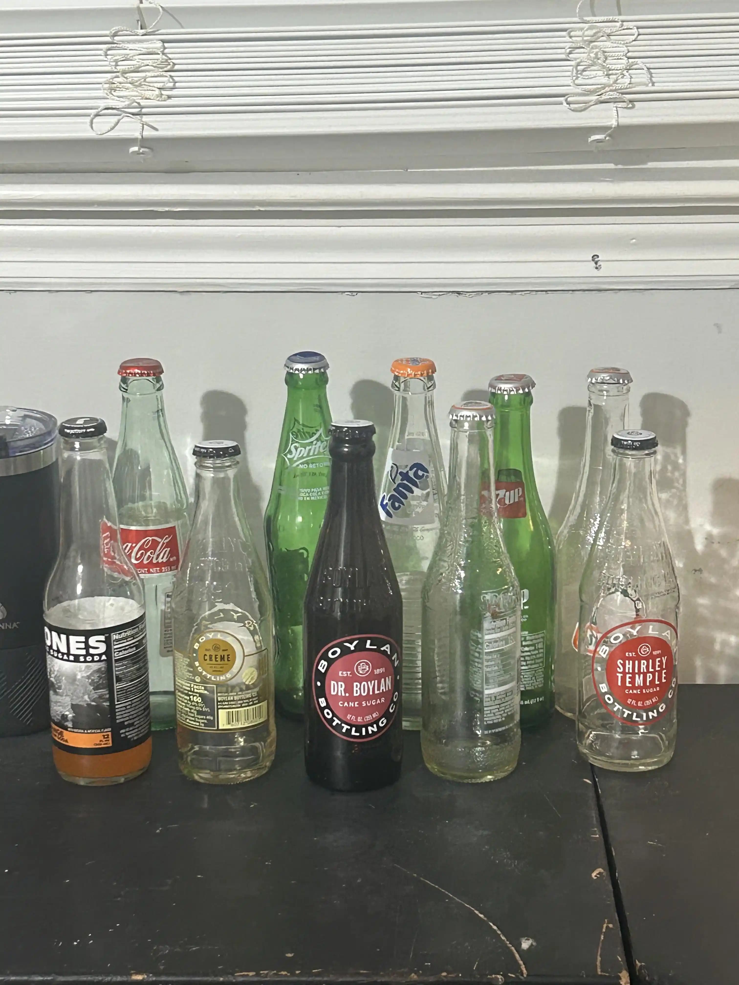 Cam Şişelerle Ev Dekorasyonu: Yaratıcı ve Fonksiyonel Kullanım Fikirleri