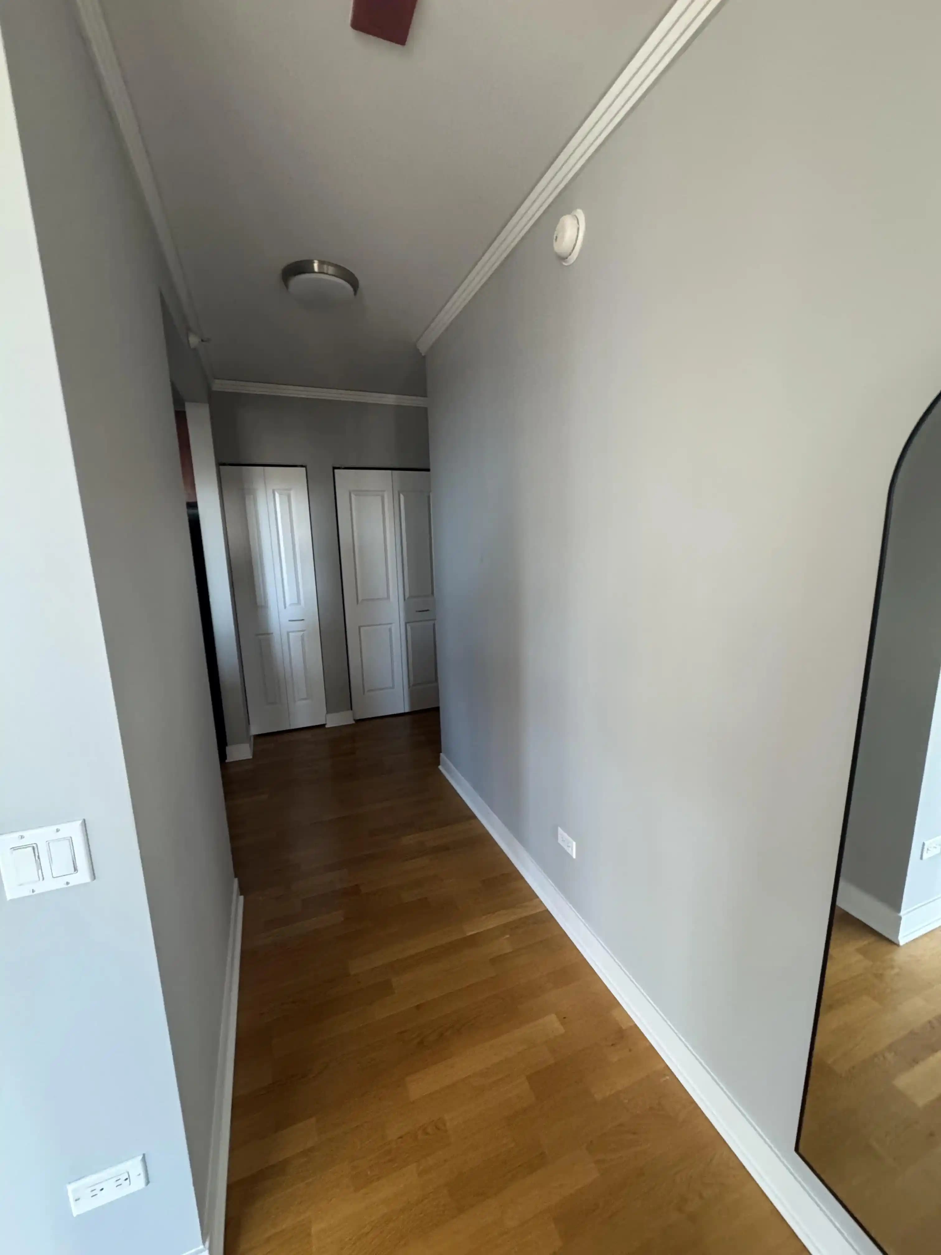 Dar Koridorlarda Fonksiyonel ve Estetik Dekorasyon Çözümleri: Alanı Genişleten Tasarımlar