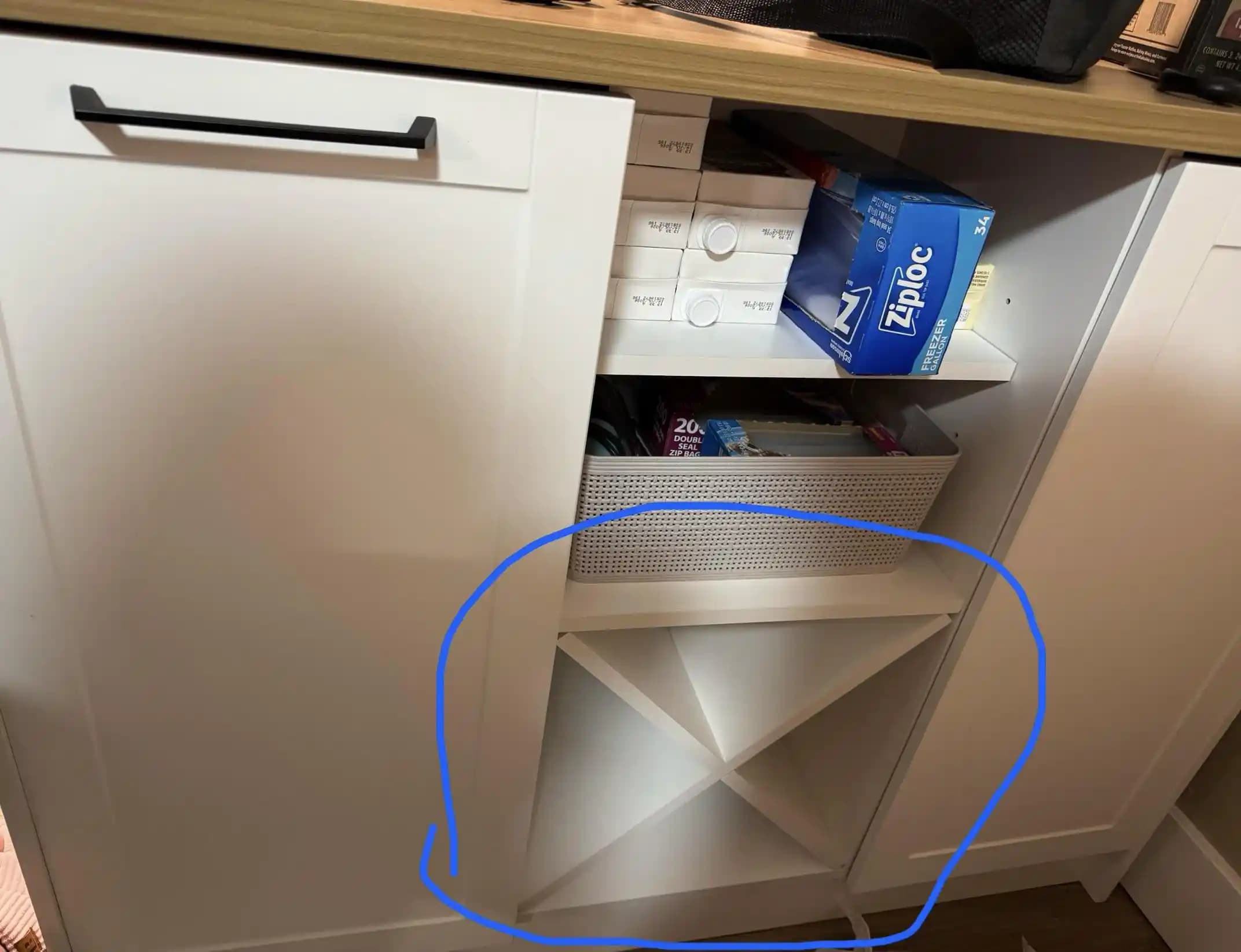 Mutfak Dolaplarındaki X Şeklindeki Bölmelerin Fonksiyonel ve Çok Yönlü Kullanımı