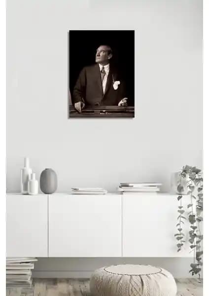 Tablosan Atatürk Portreleri Karşılaştırması: İstikbal Göklerdedir ve Kalpaklı Portreler