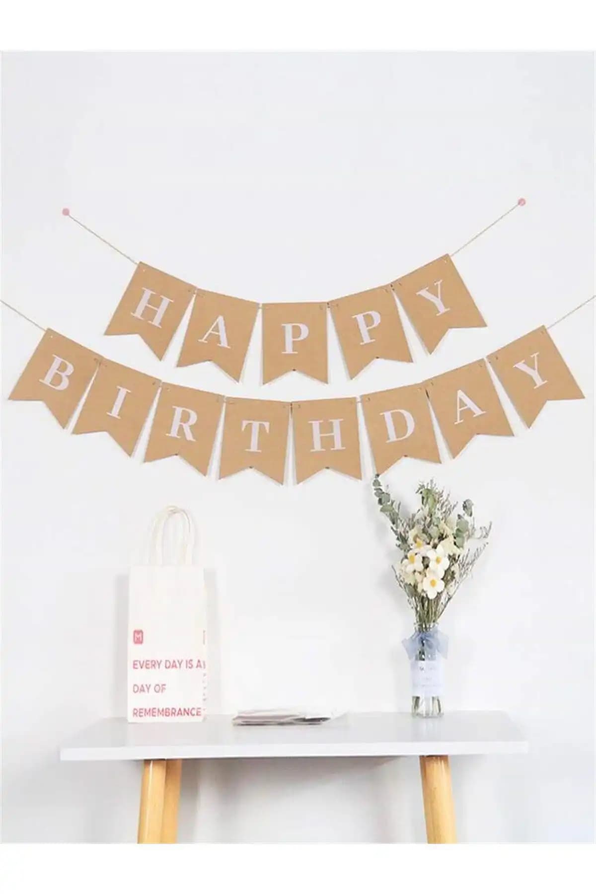 Partifabrik Ürünleri Karşılaştırması: Kraft Renk Beyaz Retro Happy Birthday ve One Pasta Süsü Analizi 1
