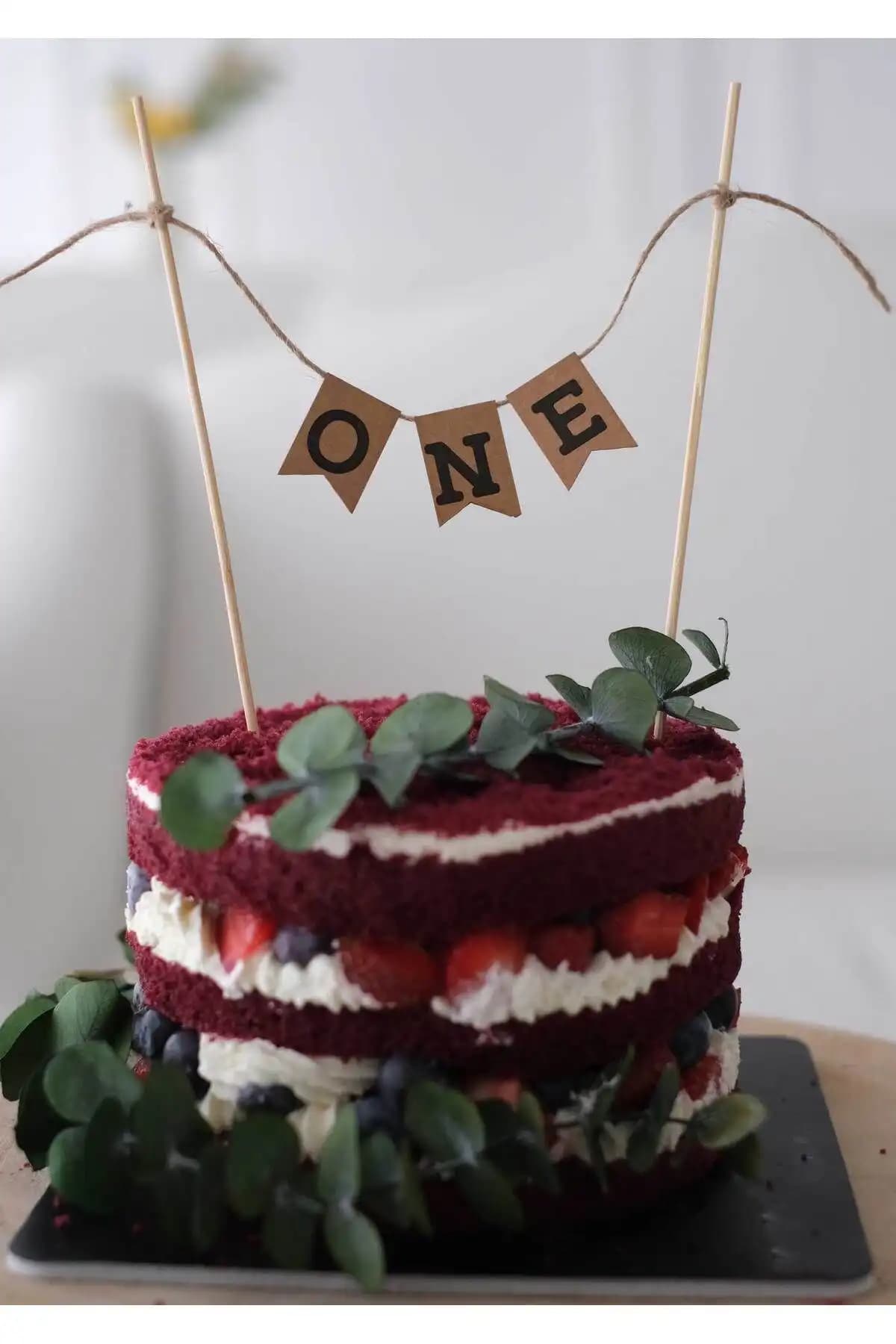 Partifabrik Ürünleri Karşılaştırması: Kraft Renk Beyaz Retro Happy Birthday ve One Pasta Süsü Analizi 2