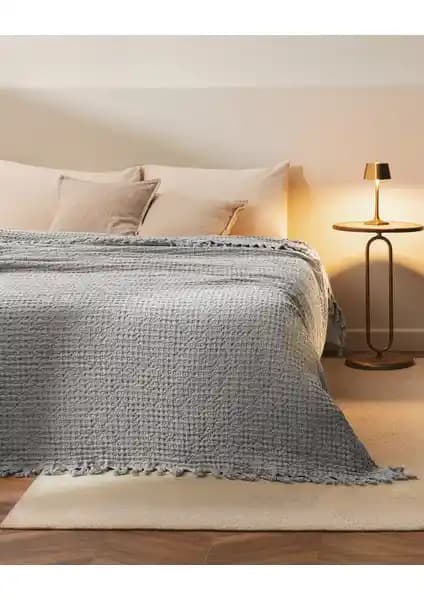 Madame Coco Mulette Çift Kişilik Yatak Örtüsü: Modern Tasarım ve Konforun Dengesi