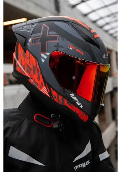 LS2 Rapıd 2 Race Xtreet ve Takaroa Kaskları Karşılaştırması 1