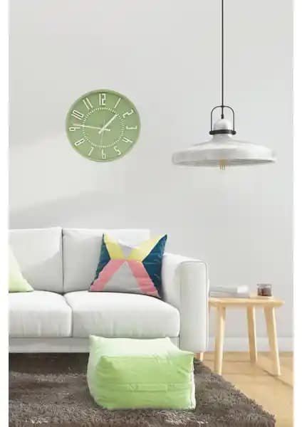 Apricity ve Klik Simplex Duvar Saatlerinin Tasarım ve Fonksiyonellik Karşılaştırması