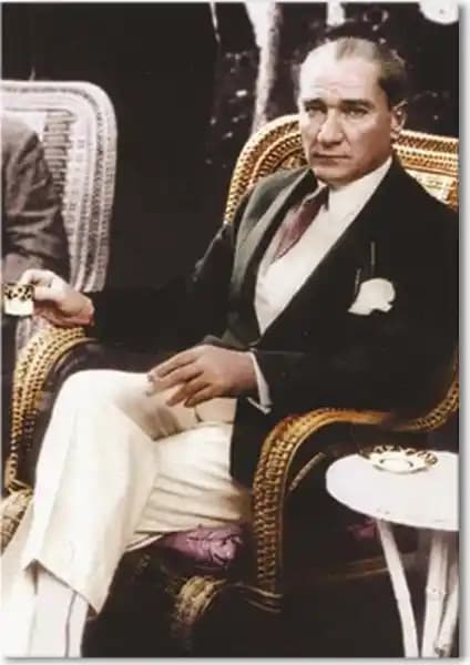 Dementia Art Kanvas Tablo Karşılaştırması: Atatürk ve Kız Kulesi Tasarımları