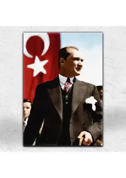 İki Atatürk Portresi Kanvas Tablosunun Özellikleri ve Karşılaştırması
