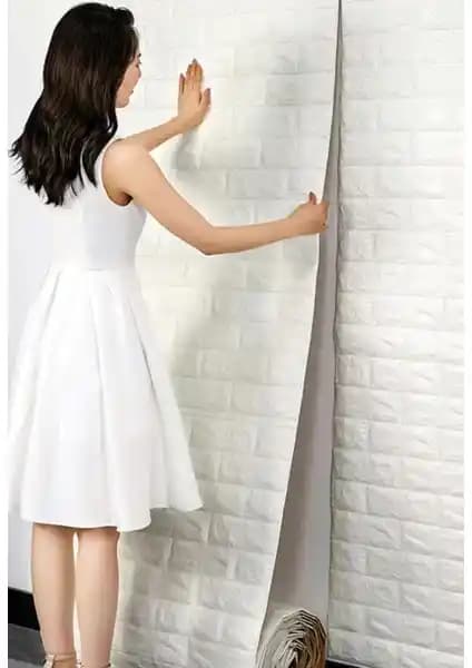 İki Kendinden Yapışkanlı Tuğla Deseni Duvar Kaplama Ürününün Karşılaştırması ve Kullanım Özellikleri