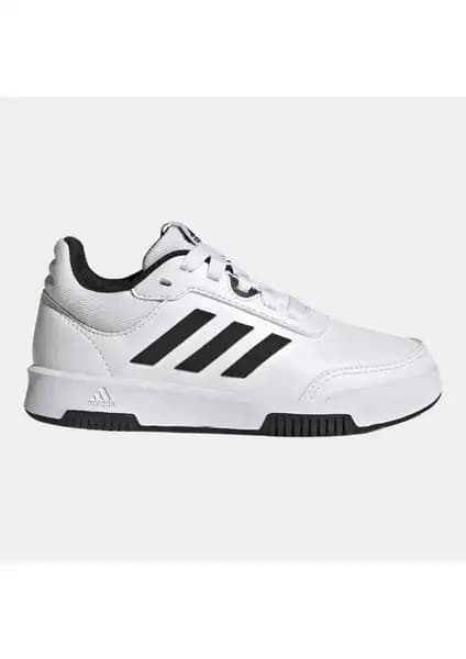adidas Hoops Mid ve Tensaur Sport 2.0 Karşılaştırması: Çocuklar İçin En Uygun Spor Ayakkabı Seçenekleri 2